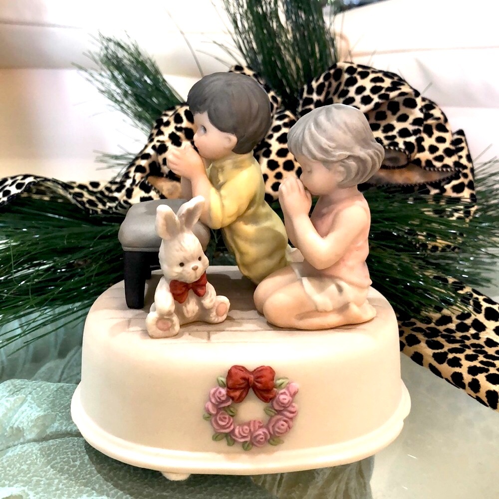 1999. ENESCO MUSIC BOX 549371 LIKE NEW